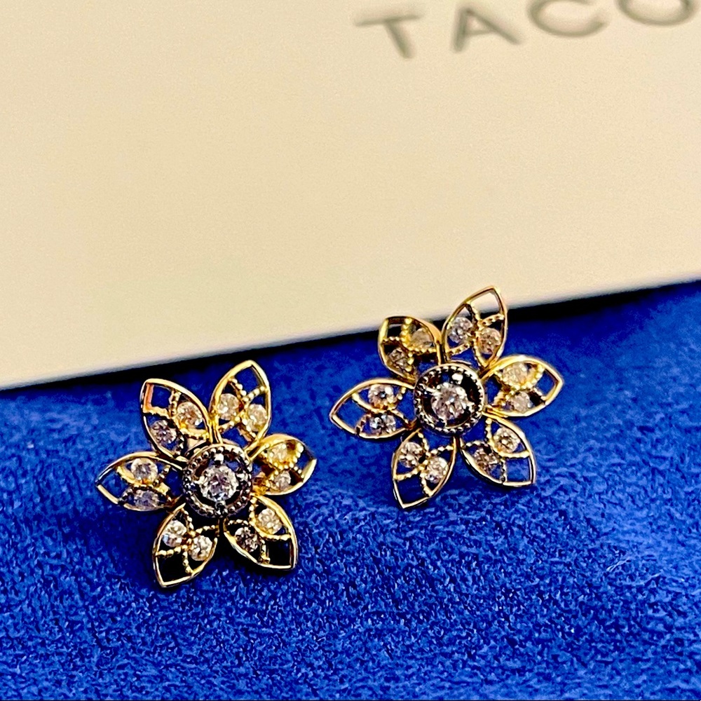 Tacori 18kt yellow gold flower petal earrings style number fe633y includes pouch